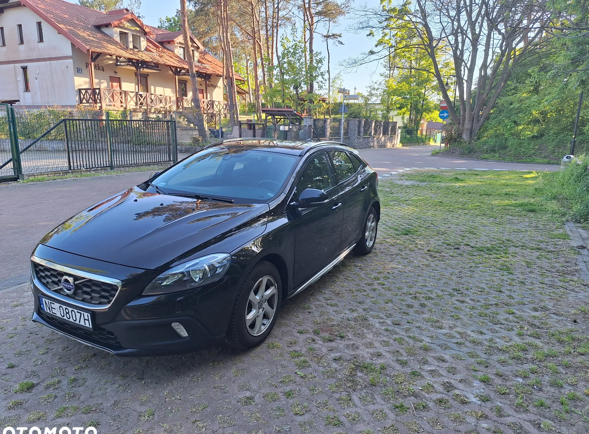 Volvo V40 cena 56900 przebieg: 132000, rok produkcji 2016 z Gdynia małe 254